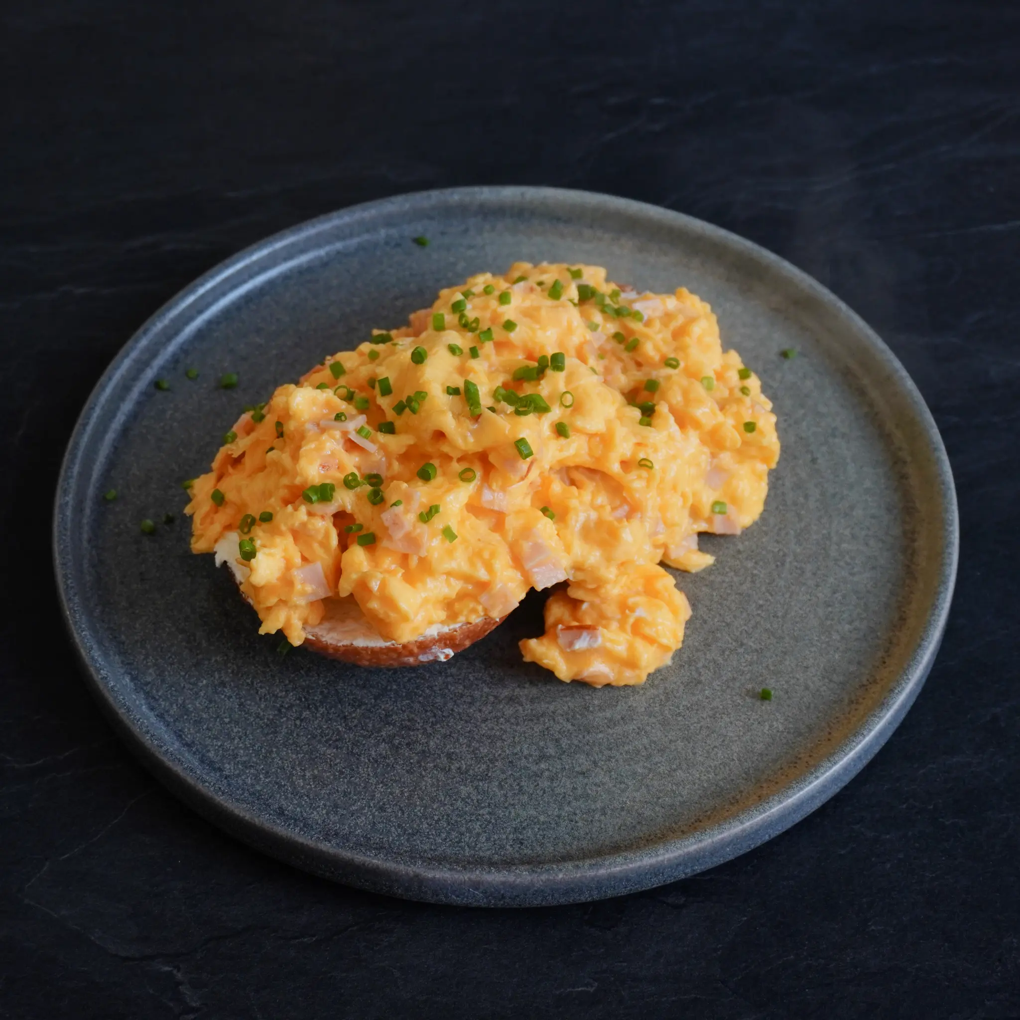 Scrabbled Eggs με γαλοπούλα